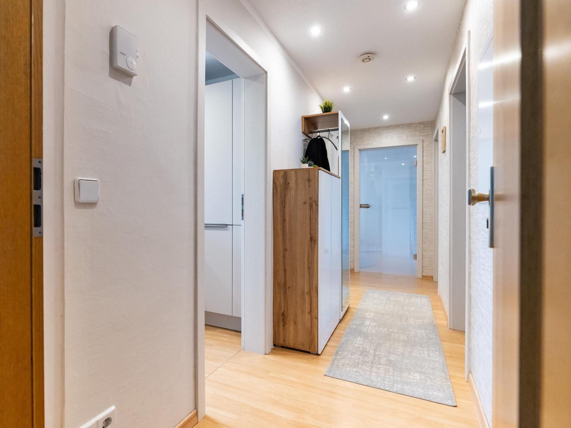 Moderne 4 Zimmer Wohnung Vollausgestattet Und Moebliert Halle  Extérieur photo