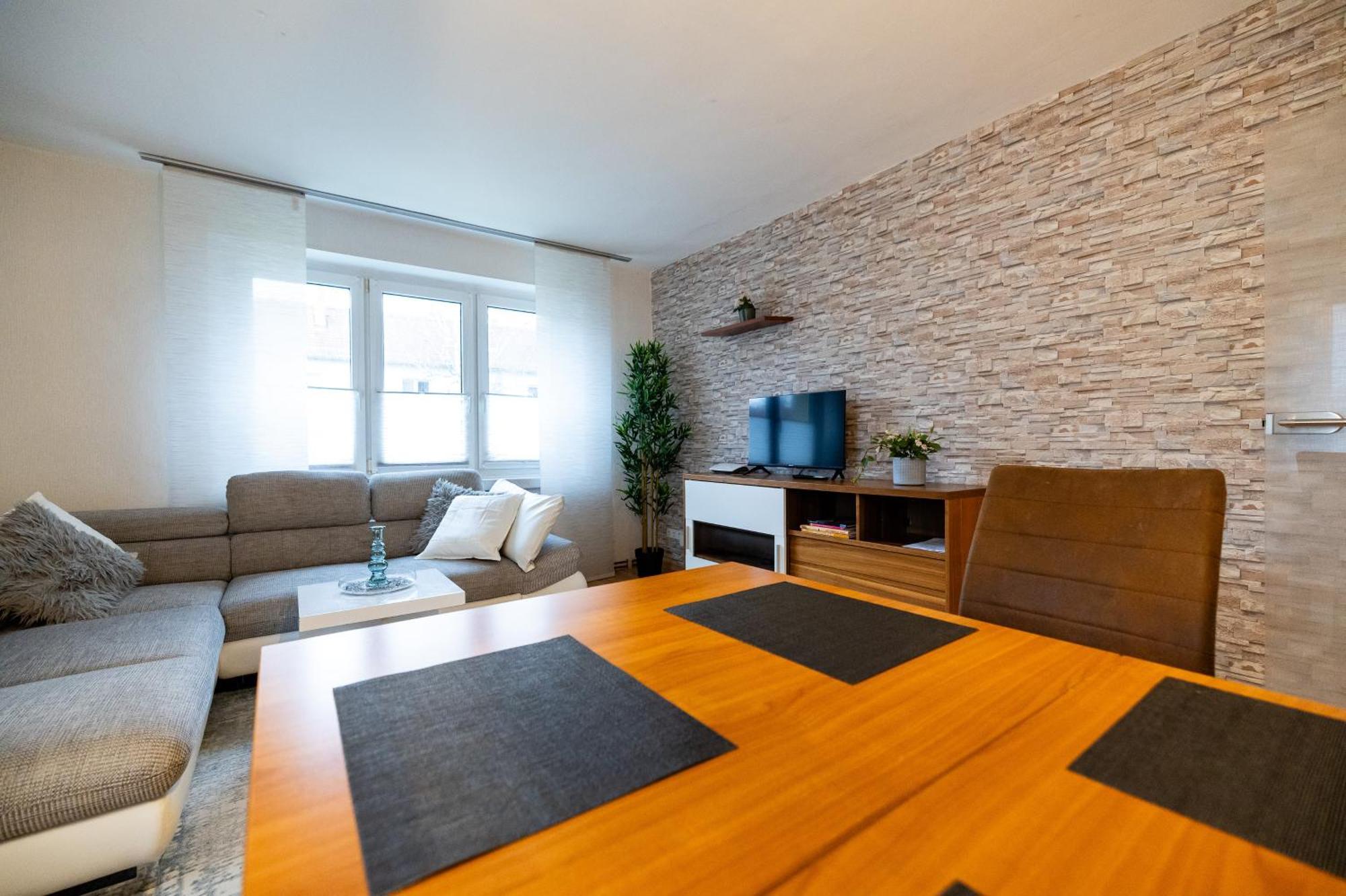 Moderne 4 Zimmer Wohnung Vollausgestattet Und Moebliert Halle  Extérieur photo