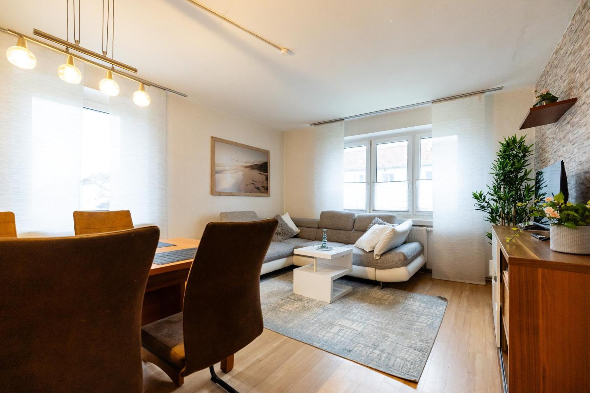 Moderne 4 Zimmer Wohnung Vollausgestattet Und Moebliert Halle  Extérieur photo